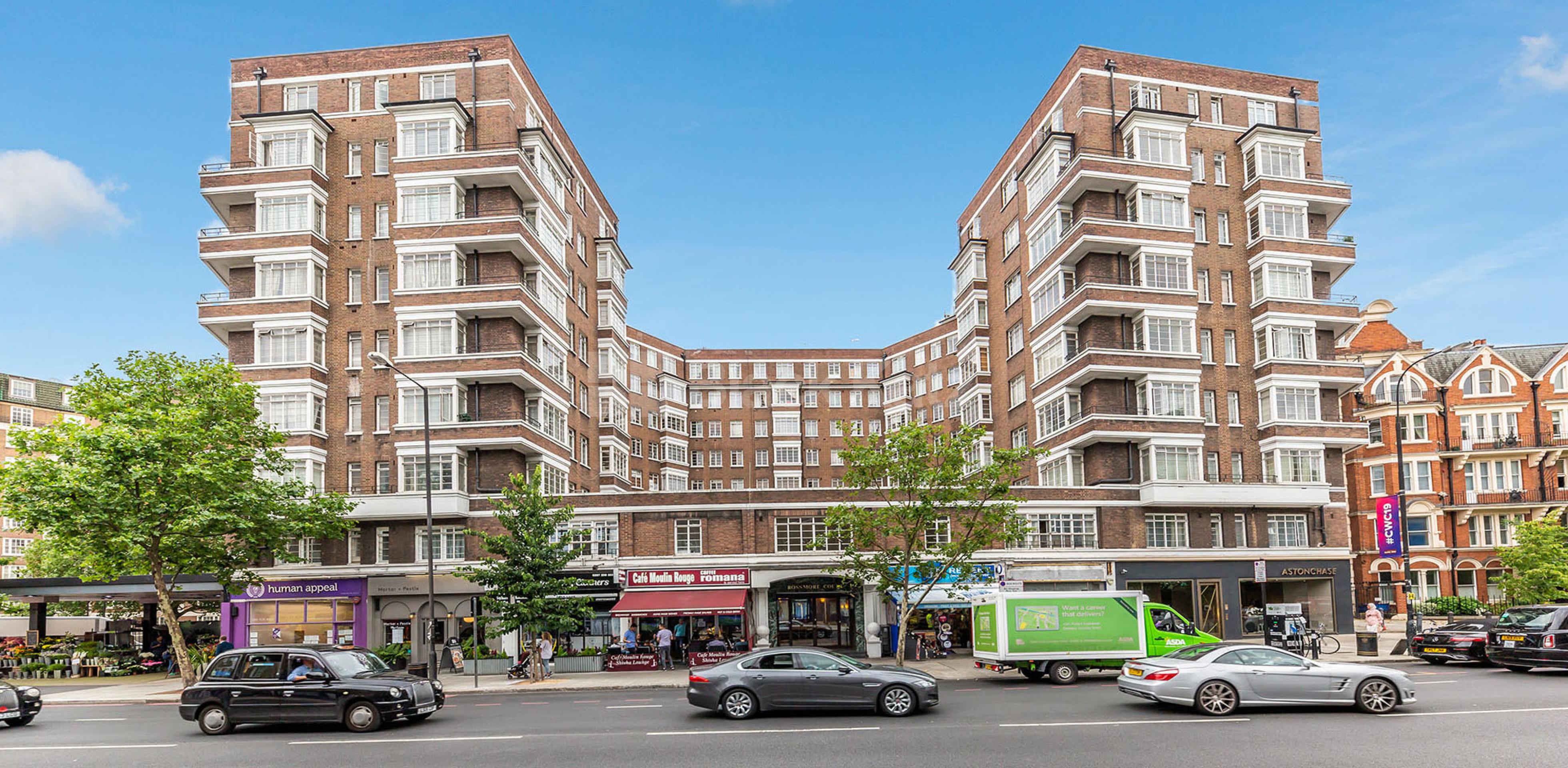 			LARGE 3 / 4 BED! , 4 Bedroom, 1 bath, 1 reception Flat			 Park Road, BAKER STREET NW1